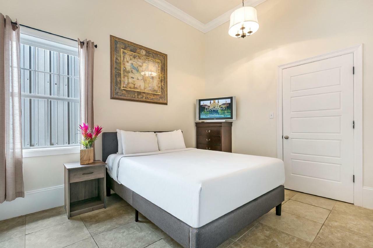 Spacious 4BR Condo on Carondelet Near All Hot Spo Nueva Orleans Exterior foto