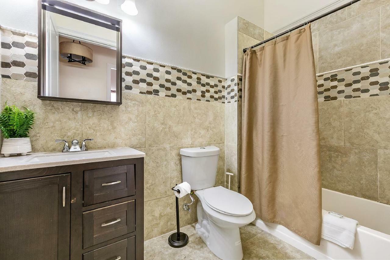 Spacious 4BR Condo on Carondelet Near All Hot Spo Nueva Orleans Exterior foto