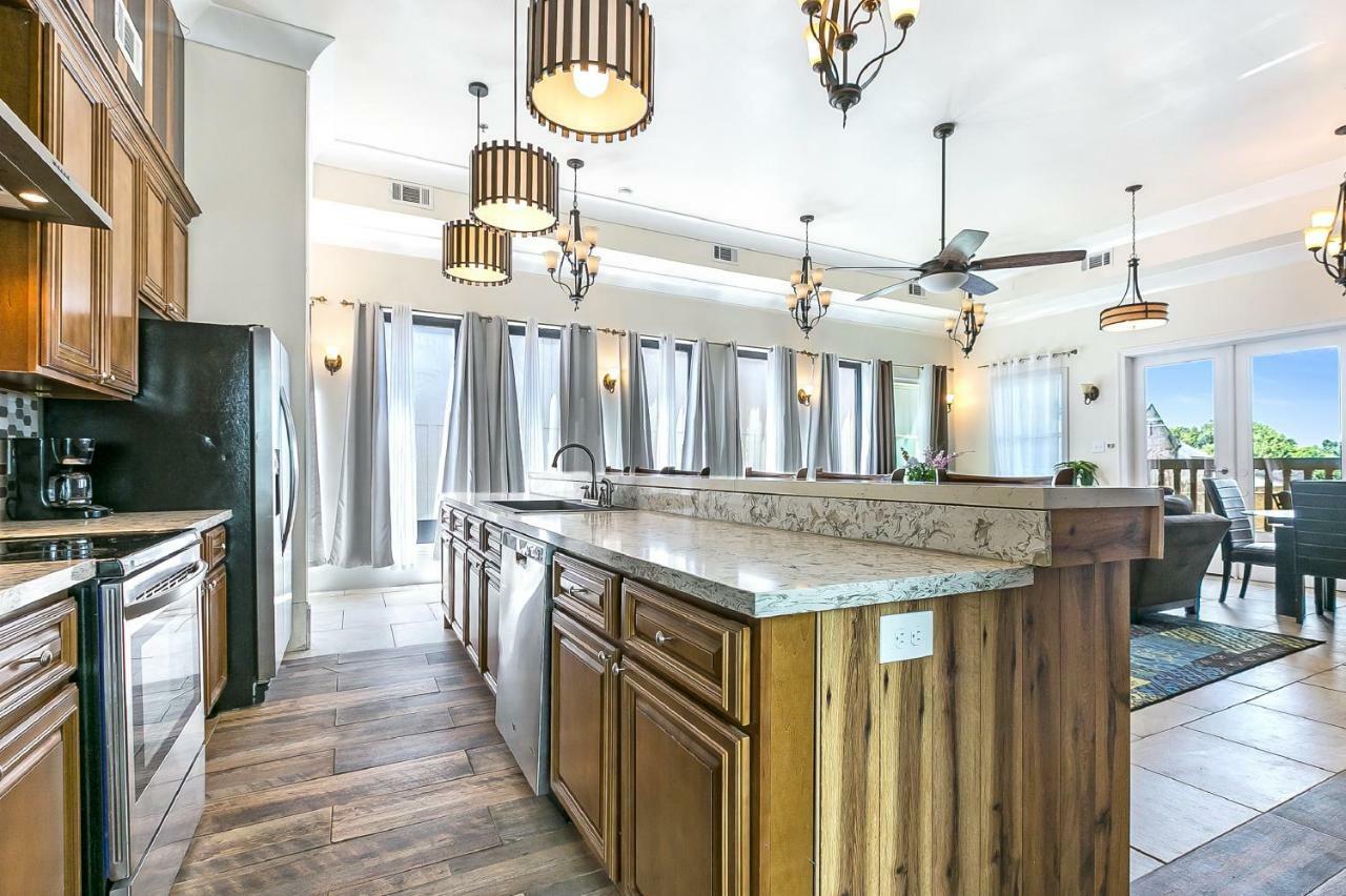 Spacious 4BR Condo on Carondelet Near All Hot Spo Nueva Orleans Exterior foto