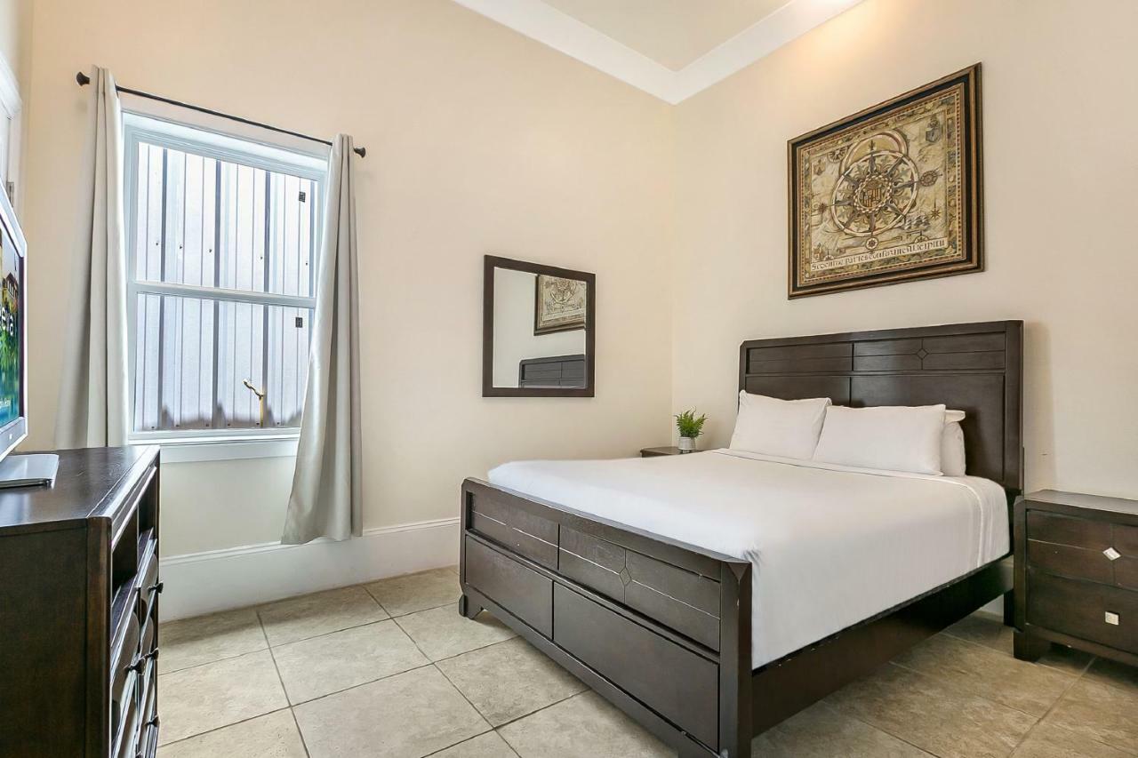 Spacious 4BR Condo on Carondelet Near All Hot Spo Nueva Orleans Exterior foto
